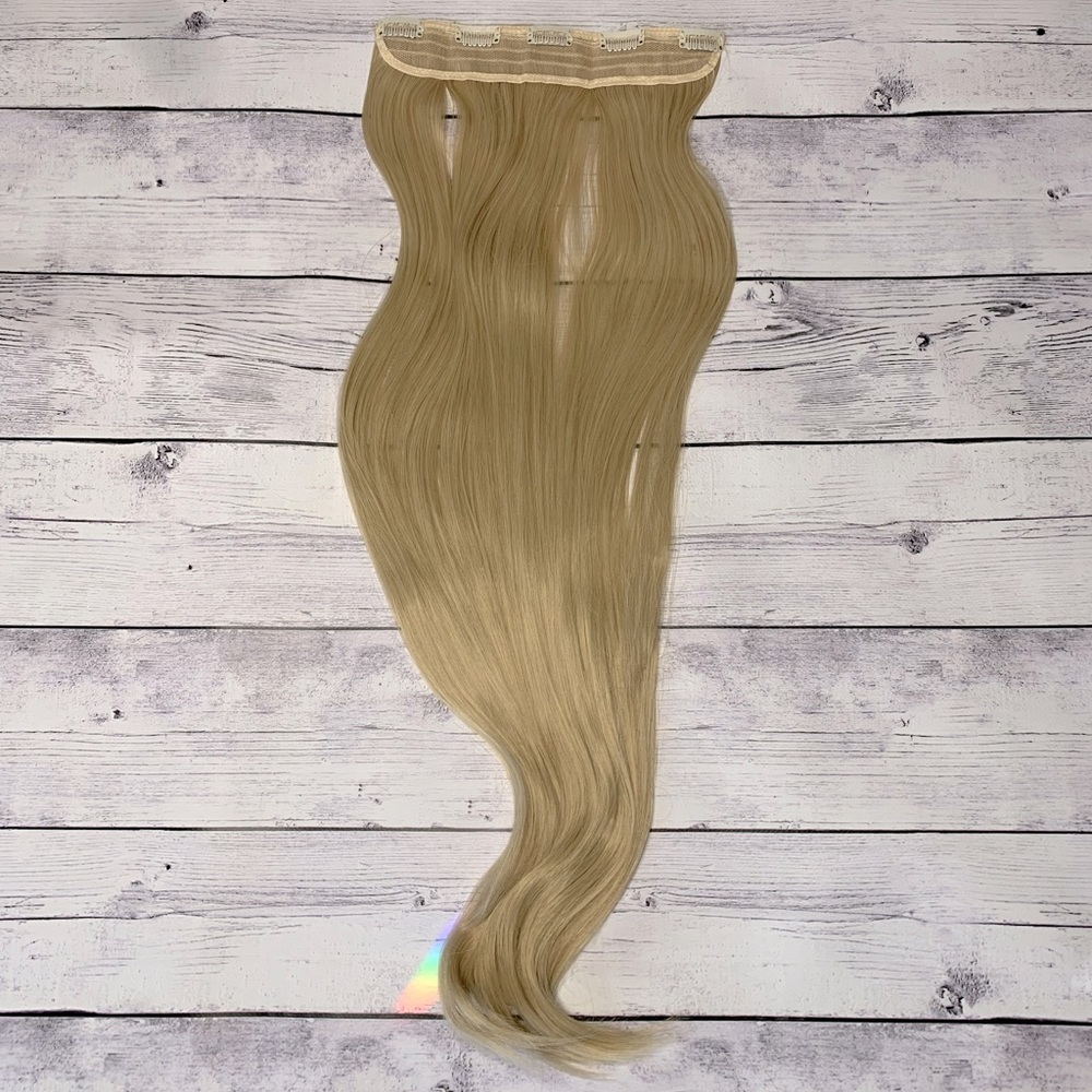 NWT 30” Clip In Hair Extensions -Blonde